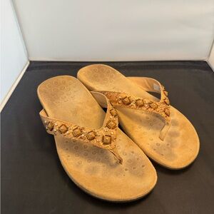 Vionic Floriana embellished thong sandals Beaded orthotic footbeds Size 7 Women